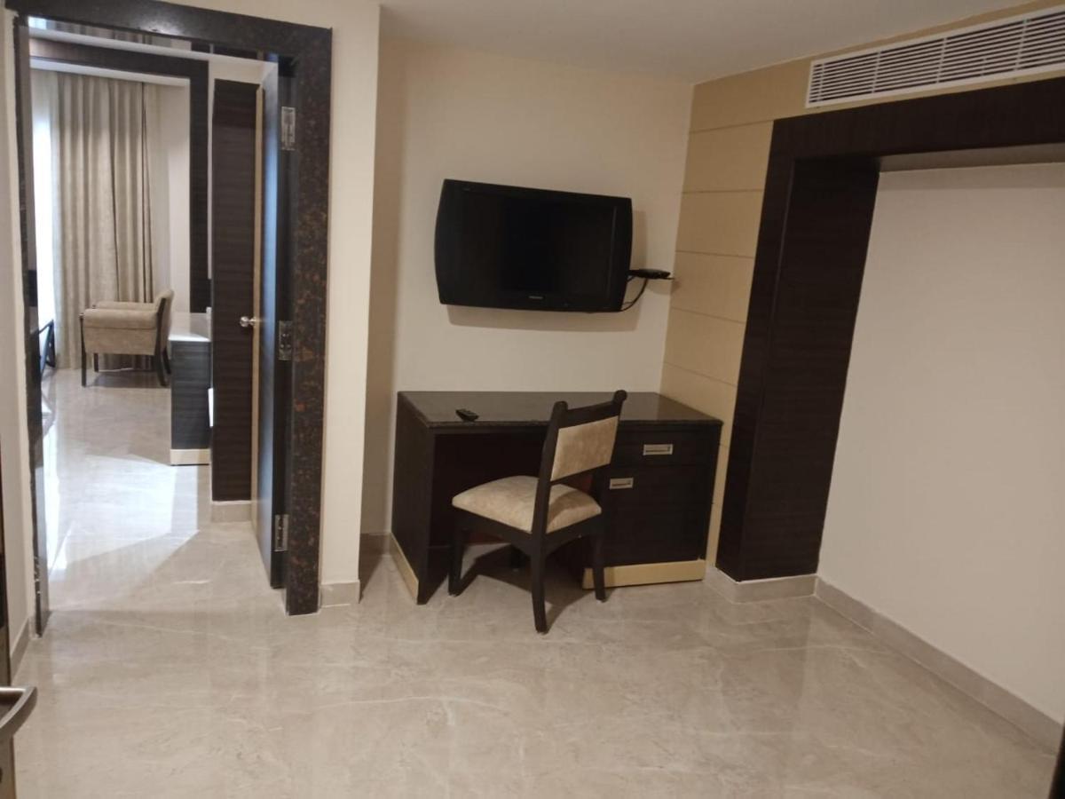 Hotel Aadithya Chennai Bagian luar foto